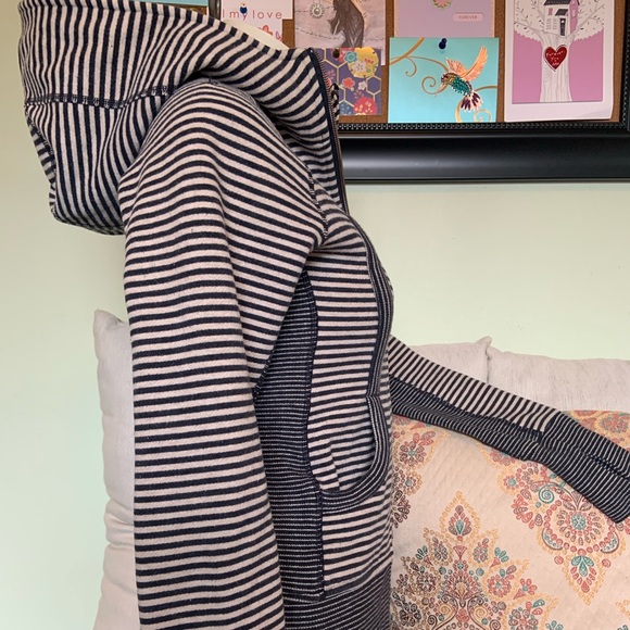 Lululemon Scuba Hoodie - Picture 3 of 5